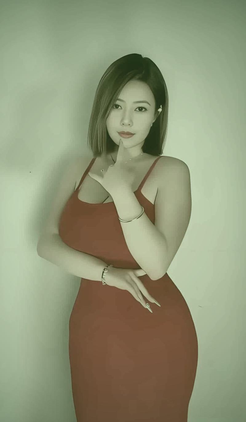 灾难动作大片中角色在废墟中相互扶持的感人画面